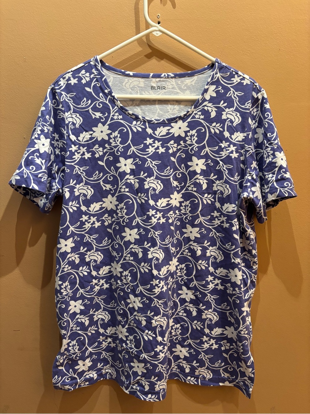 Blair Women's Blue Floral Short Sleeve crew neck side slit Top size large
